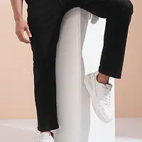 HIGHLANDER Men Straight Fit Mid Rise Black Jeans - Master