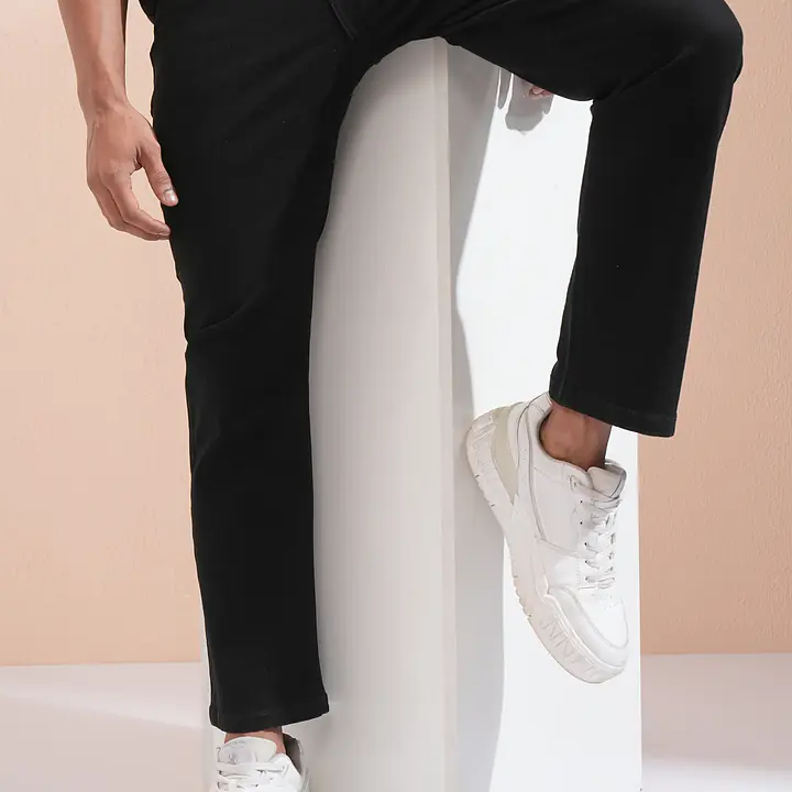 HIGHLANDER Men Straight Fit Mid Rise Black Jeans - Master